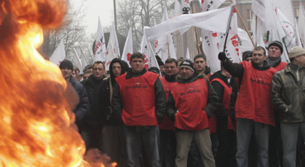Górnicy demonstrowali przed siedzibą Katowickiego Holdingu Węglowego