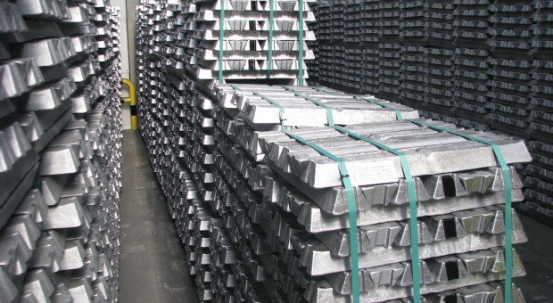 Produkcja aluminium w zakładzie Alumetalu w Nowej Soli