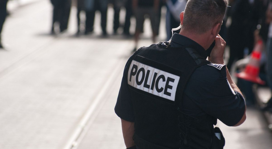 Francuska policja walczy o odzyskanie dostępu do tzw. zakazanych stref