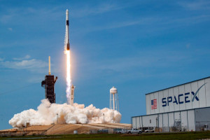 Succesele SpaceX și Elon Musk au inspirat multe companii asiatice să privească în spațiu