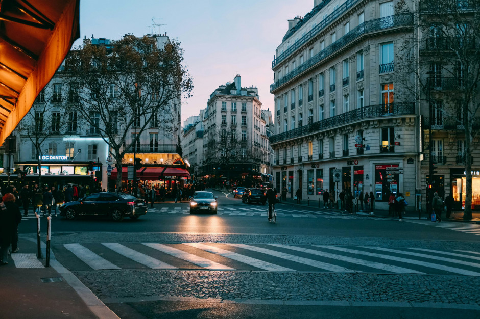 Francja: Referendum w Paryżu w sprawie stawek za parkowanie dla SUV-ów