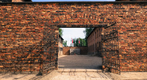 Gawkowski: Ukrywanie postów Muzeum Auschwitz przez Facebook to skandal