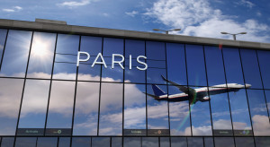 Pasażerowie lecący do Paryża muszą się liczyć z odwołaniem lotów