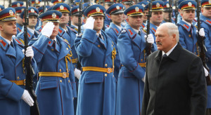 Alaksandr Łukaszenka straszy bronią jądrową, ale Polskę uspokaja