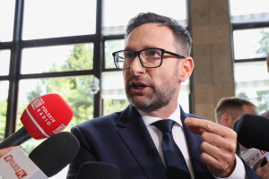 Daniel Obajtek, miembro electo del Parlamento Europeo, durante la ceremonia de entrega de certificados electorales a los nuevos miembros electos del Parlamento Europeo, el 20 de este mes.