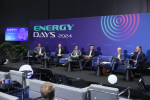 Necesitamos energía fotovoltaica, de lo contrario no descarbonizaremos la industria energética - argumentaron los participantes en el debate de los Energy Days.