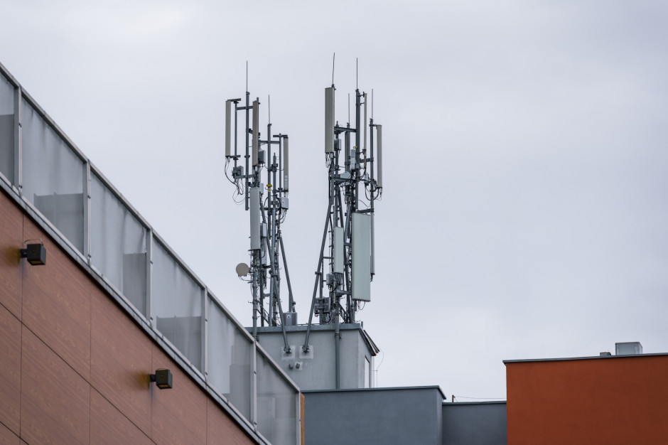 Aukcja na częstotliwości 5G: czterech chętnych na polskie pasma