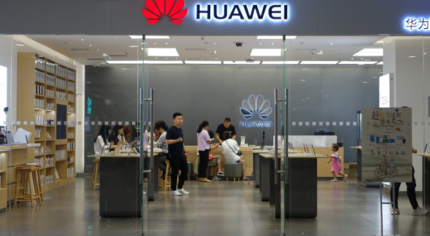 Huawei powraca i ma ogromne ambicje. Mówi się o "momencie Sputnika" w produkcji półprzewodników